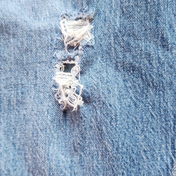 Lucky Brand High Rise Light Wash Destroyed Relaxed Taper Jeans Size 2/26 - Picture 6 of 16